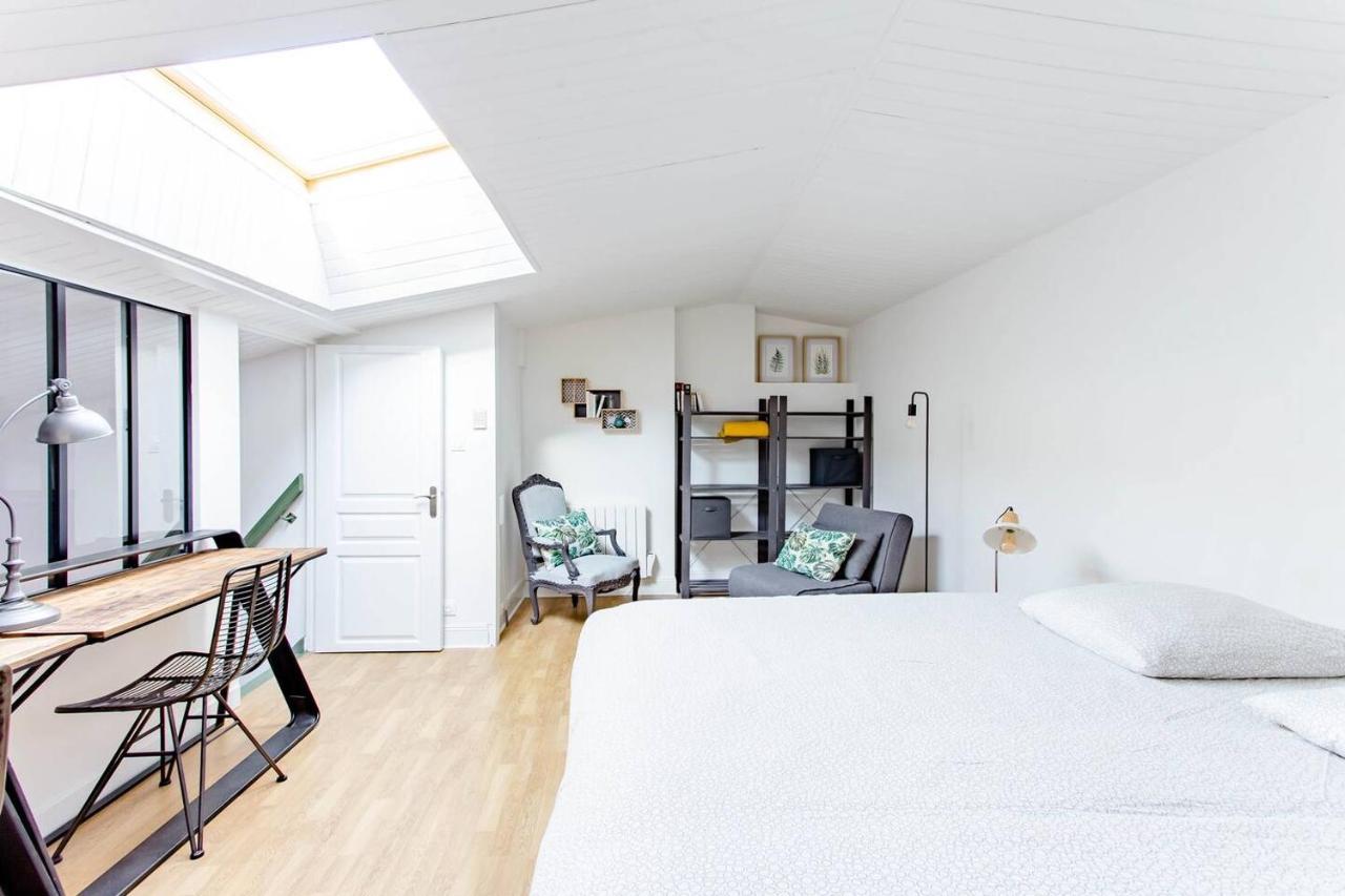 Superbe Duplex De 70M2 Avec 2 Chambres En Hyper Centre Au Calme Sur Cour Classe 3 Etoiles Avec Parking En Option La Rochelle  Exterior foto